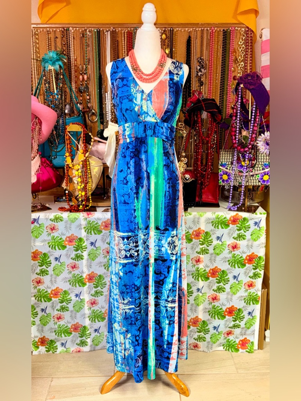 646 Main - Maxi L/XL - EUC Women's Blue Multicolor Sleeveless Maxi Dress